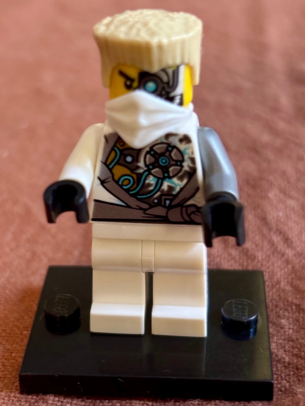 RARE: LEGO NINJAGO "Zane (Techno Robe) - Rebooted, Battle Damage" njo0085
